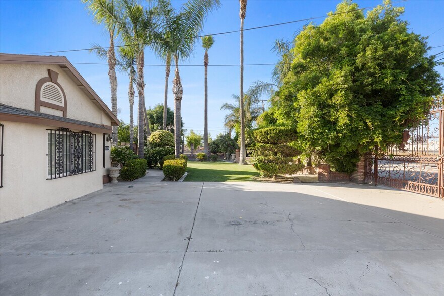 More Photos Of 11475 Garzoli Ave, Delano Horse Stables For Sale