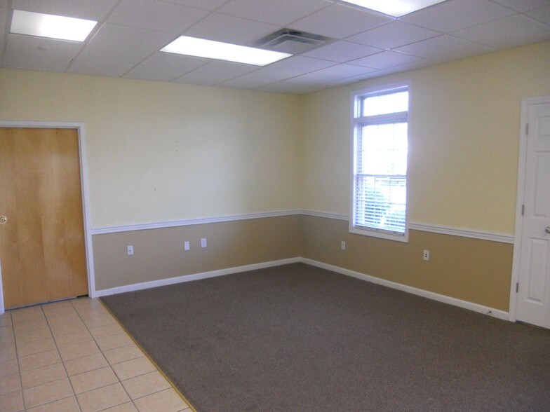 More Photos Of 30 Stonecrest Ct, Shelbyville Medical For Lease
