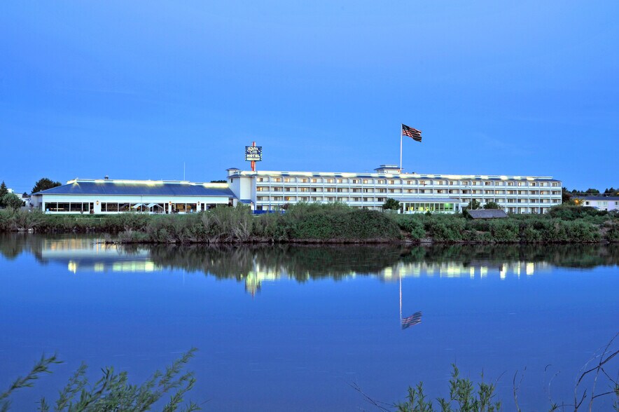 Primary Photo Of 780 Lindsay Blvd, Idaho Falls Hotel For Sale