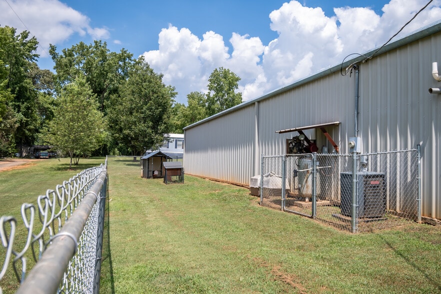 More Photos Of 3655 Neese Commerce Rd, Hull Multifamily For Sale