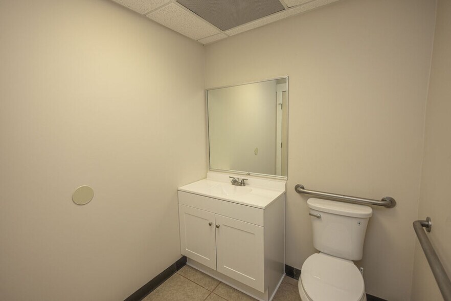 More Photos Of 20550 Townsen Blvd, Humble Loft Creative Space For Sale