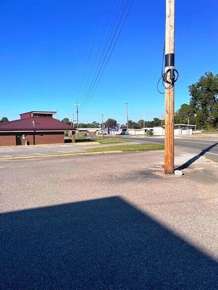 More Photos Of 2009 S 7th St, Hickman General Retail For Sale