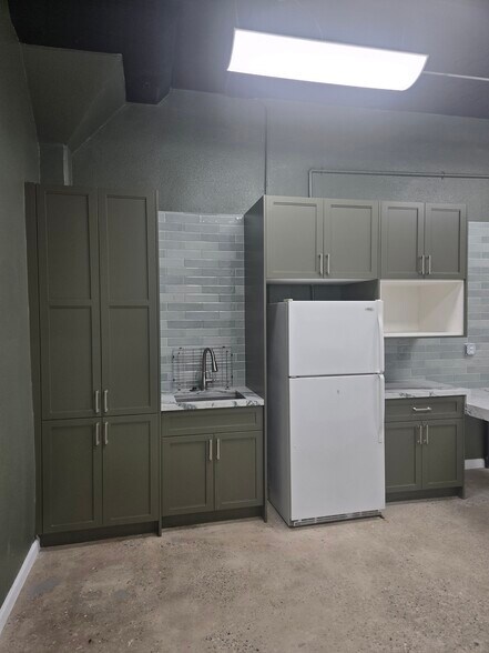 More Photos Of 4500 District Blvd, Vernon Manufacturing For Lease
