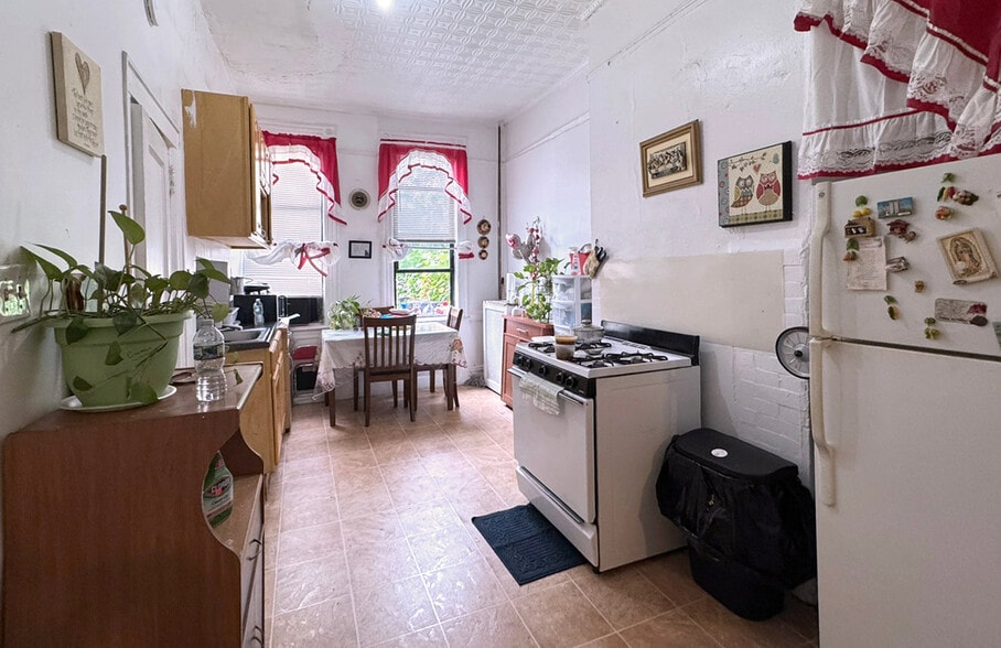 More Photos Of 1111 Willoughby Ave, Brooklyn Apartments For Sale