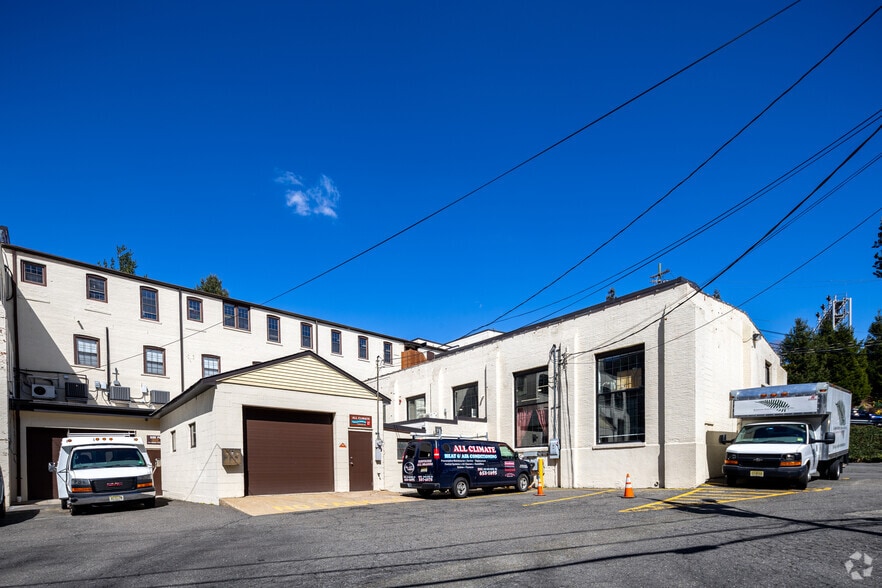 More Photos Of 1 Hollywood Ave, Ho-Ho-Kus Warehouse For Lease