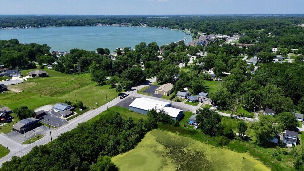 More Photos Of 13501 Morse St, Cedar Lake Industrial For Lease