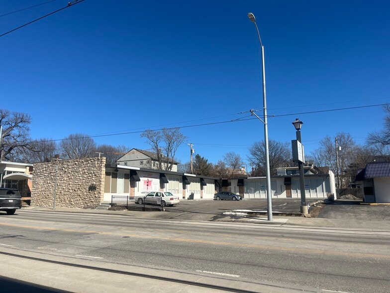 More Photos Of 3611 Main St, Kansas City Office For Lease