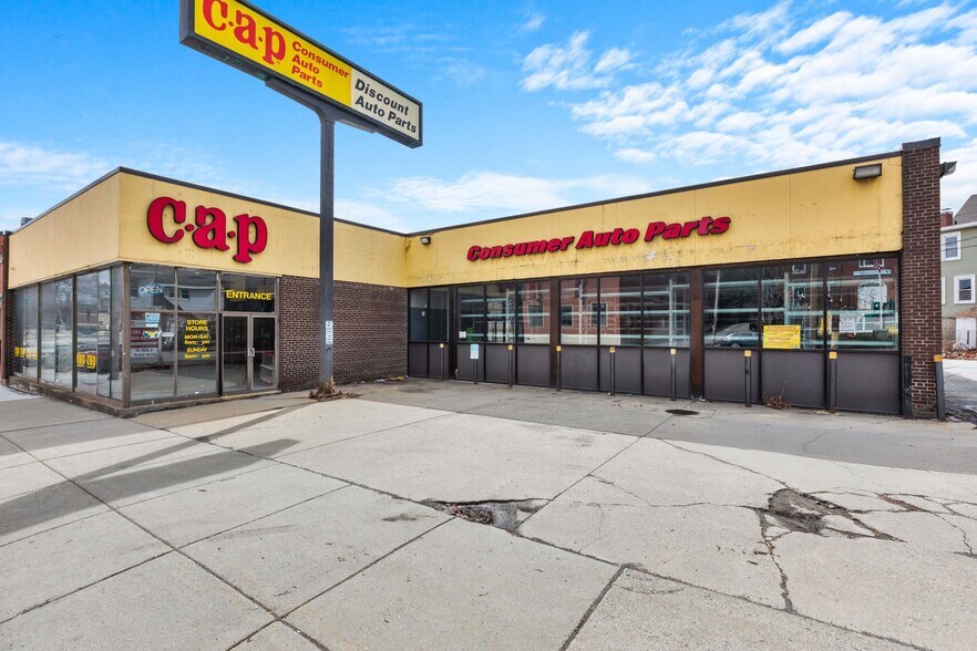 Primary Photo Of 86 Winter St, Haverhill General Retail For Sale