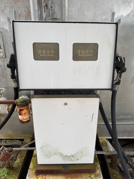 More Photos Of 9182 S US Highway 79, Palestine Service For Sale