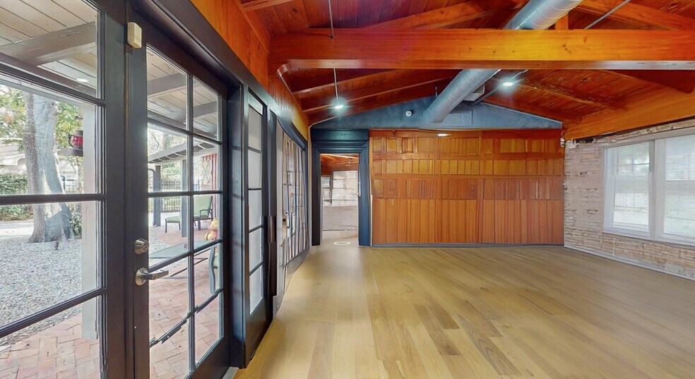 More Photos Of 3508 S Manhattan Ave, Tampa Health Club For Sale