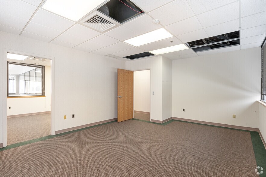 More Photos Of 101 Lindenwood Dr, Malvern Unknown For Sale