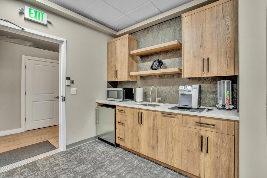 More Photos Of 321 Hartz Ave, Danville General Retail For Sale