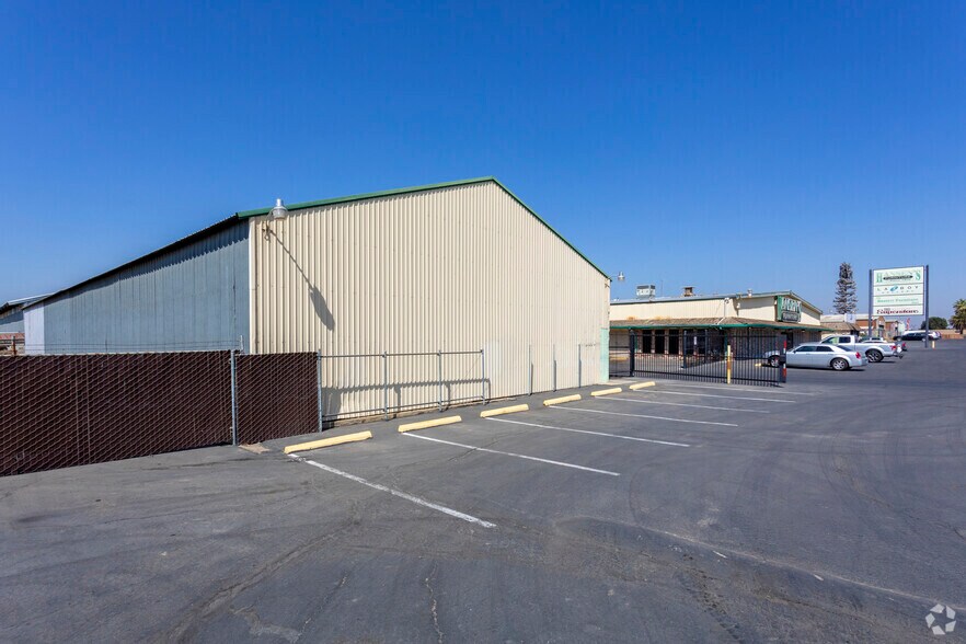 More Photos Of 6109-6165 N Winton Way, Winton Warehouse For Lease