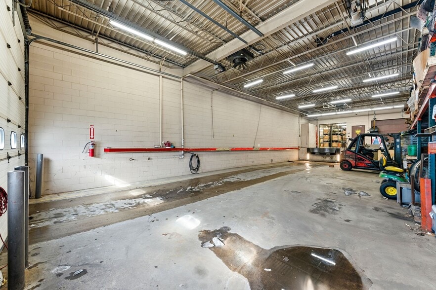 More Photos Of 124 Eva St, Saint Paul Light Manufacturing For Sale