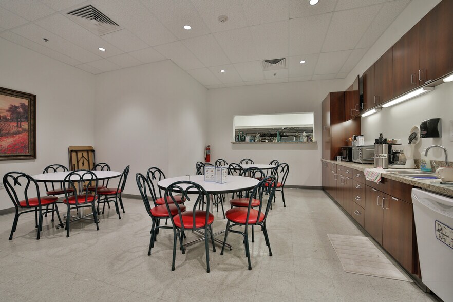 More Photos Of 9408 Apison Pike, Ooltewah Storefront For Lease