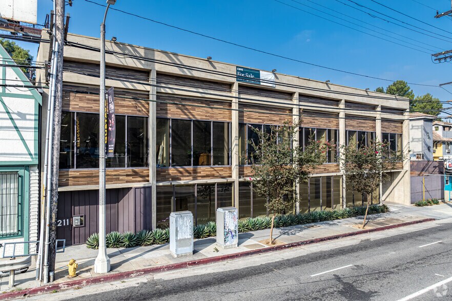 More Photos Of 3211 Cahuenga Blvd W, Los Angeles Loft Creative Space For Lease