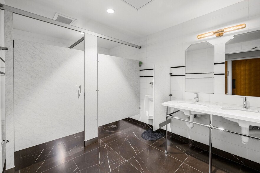 More Photos Of 125 W Central Ave, Bentonville Office For Sale