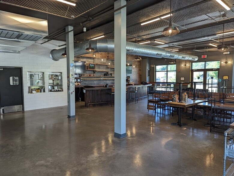 More Photos Of 2418 Winnebago St, Madison Apartments For Lease