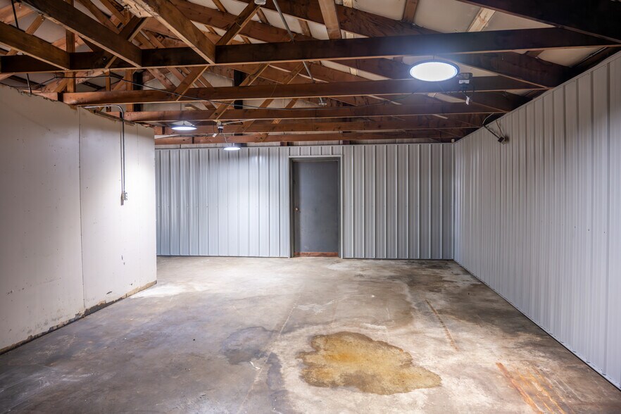 More Photos Of 190 Prospect Ave, Mauston Auto Repair For Sale