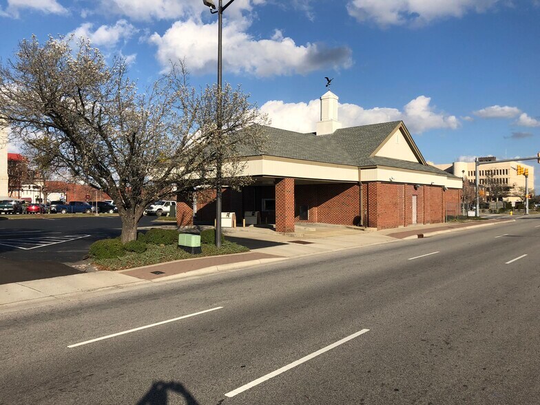 Primary Photo Of 100 W Russell St, Fayetteville Medical For Lease