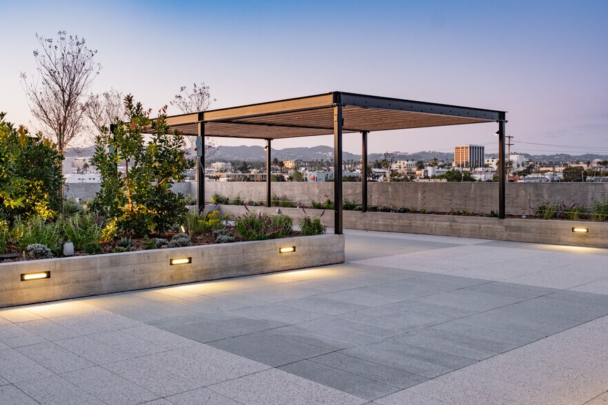 More Photos Of 1650 Euclid St, Santa Monica Office For Sale