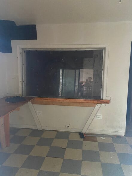 More Photos Of 2001 W Pratt St, Baltimore Freestanding For Sale