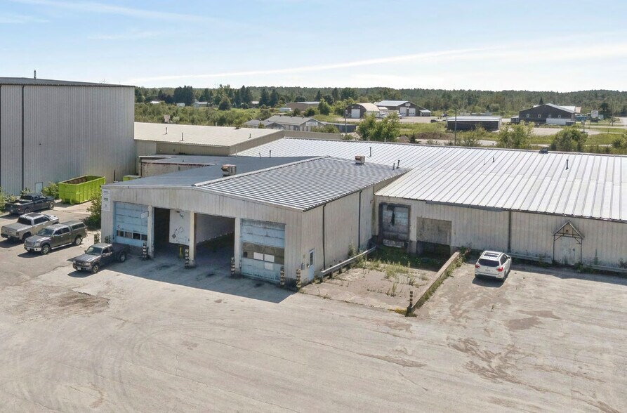 More Photos Of 280 Victoria St W, Dundalk Manufacturing For Sale