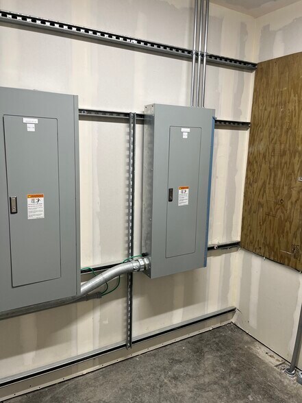 More Photos Of 1400-1442 W Smith Rd, Ferndale Industrial For Sale