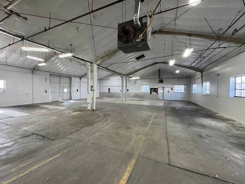 More Photos Of 11310 Sherman Way, Sun Valley Manufacturing For Lease