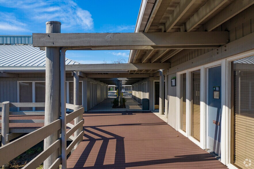 More Photos Of 2901 W Busch Blvd, Tampa Unknown For Lease