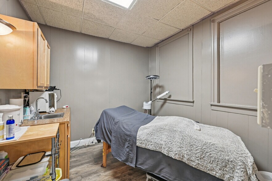 More Photos Of 56 N Franklin St, Delaware Freestanding For Sale