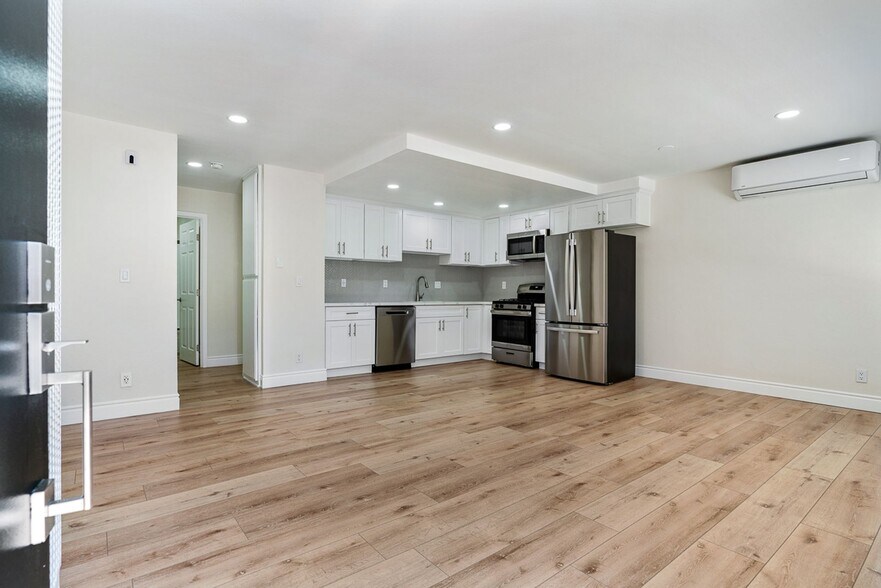 More Photos Of 4071 Melrose Ave, Los Angeles Apartments For Sale