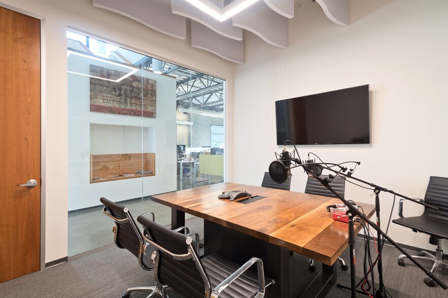 More Photos Of 2250 E Maple Ave, El Segundo Loft Creative Space For Lease