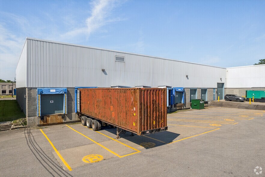 More Photos Of 4600-4612 Chemin Du Bois-Franc, Saint-Laurent Warehouse For Lease
