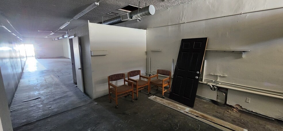 More Photos Of 1137-1149 W Avenue I, Lancaster Storefront Retail Office For Lease