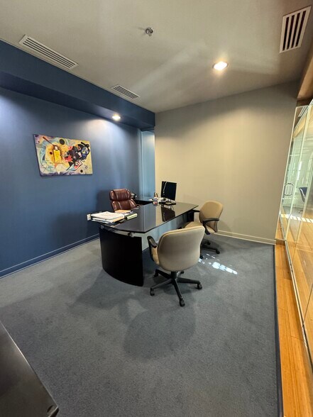 More Photos Of 3085 Fountainside Dr, Germantown Medical For Sale