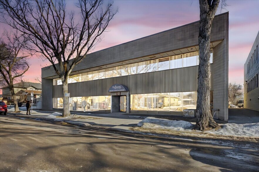 More Photos Of 11831 123 St NW, Edmonton Office For Sale