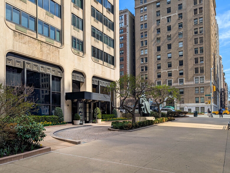 More Photos Of 900 Park Ave, New York Apartments For Sale