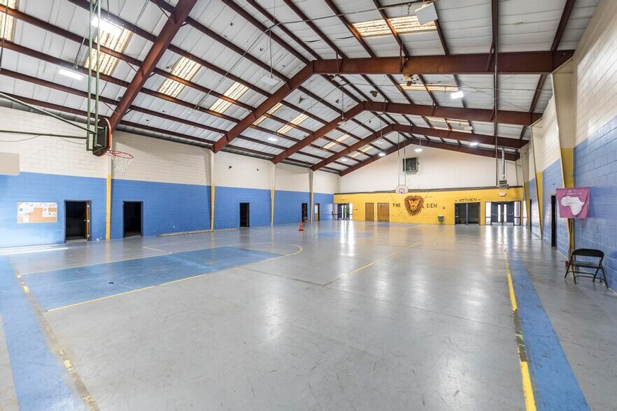 More Photos Of 2270 Shurling Dr, Macon-Bibb Religious Facility For Sale