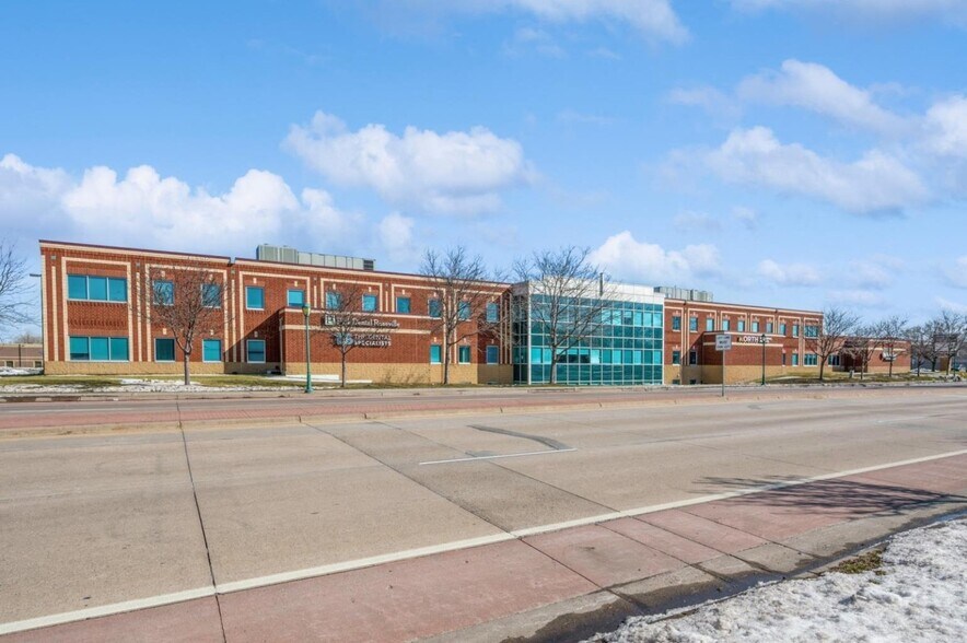 Primary Photo Of 1835 W County Road C, Roseville Medical For Lease