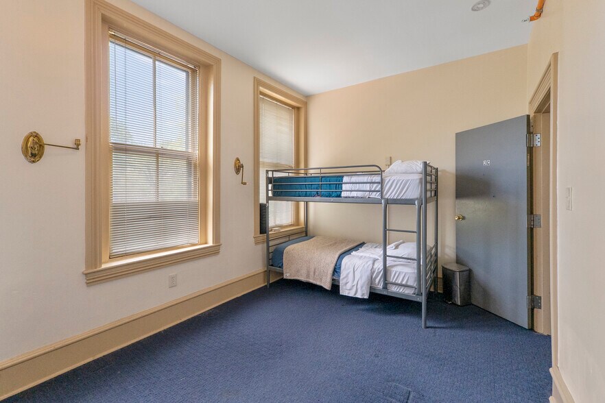 More Photos Of 1010 Pennsylvania Ave SE, Washington Hospitality For Sale