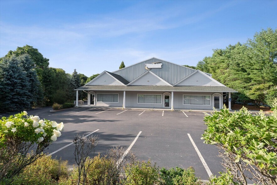 Primary Photo Of 1625 County 39 Rd, Southampton Flex For Sale