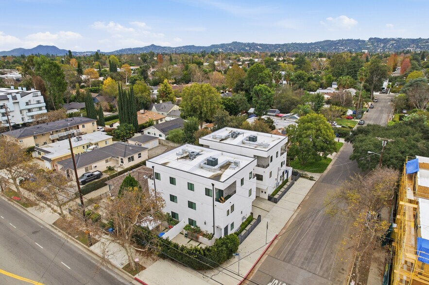 More Photos Of 13822 Oxnard St, Van Nuys Apartments For Sale