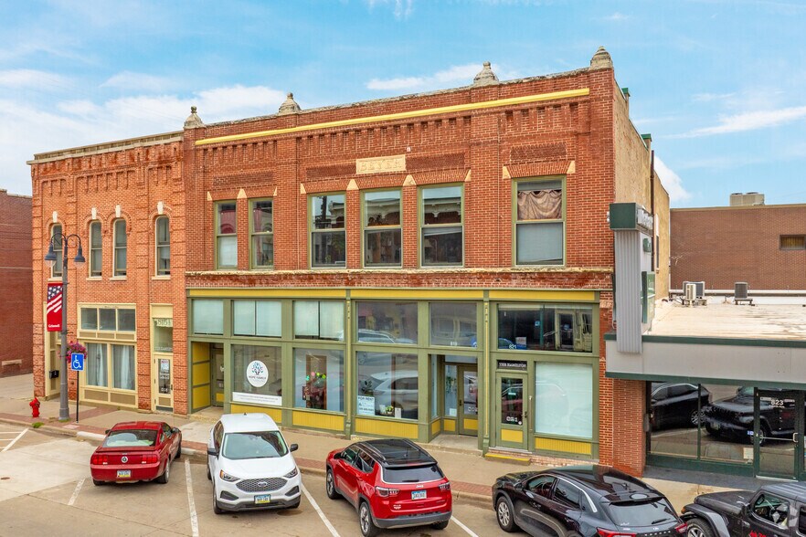 More Photos Of 817 4th Ave, Grinnell Office For Lease