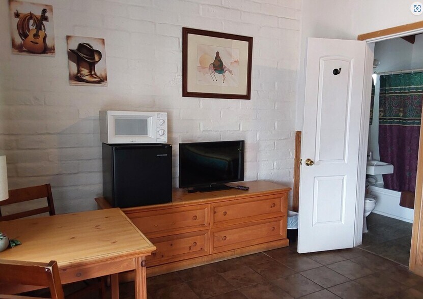 More Photos Of 13 N 7th St, Tombstone Hotel For Sale