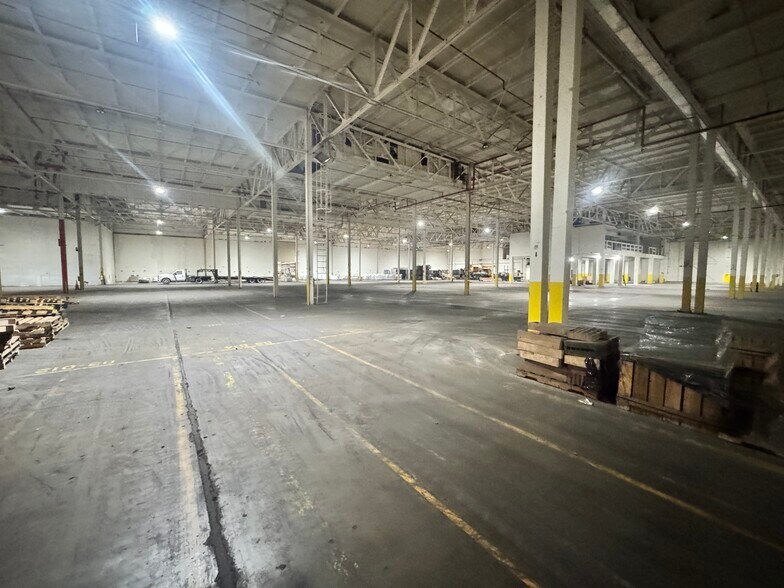 More Photos Of 815 E Kenwood Ave, Decatur Distribution For Lease