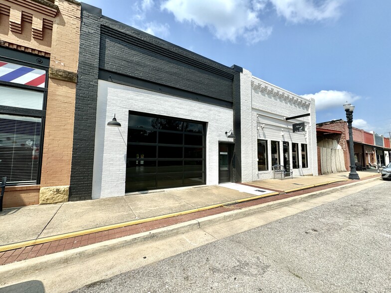 Primary Photo Of 117 Lee st, Fort Gibson General Retail For Sale