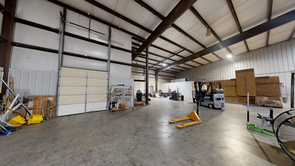 More Photos Of 413 Albano Dr, Springdale Warehouse For Lease