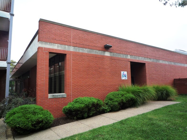 More Photos Of 1 Campbell Plz, Saint Louis Office For Lease