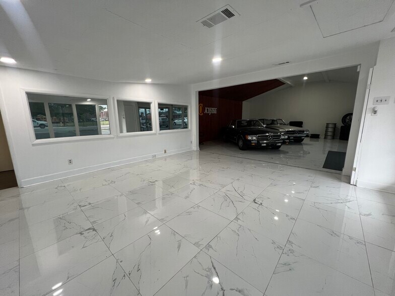 More Photos Of 1165 Cassat Ave, Jacksonville Auto Dealership For Lease